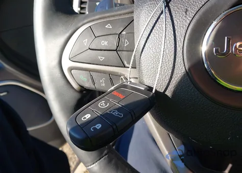 2017 Jeep Grand Cherokee Summit 4X4 из США, поврежденный, VIN 1C4RJFJG4HC807862